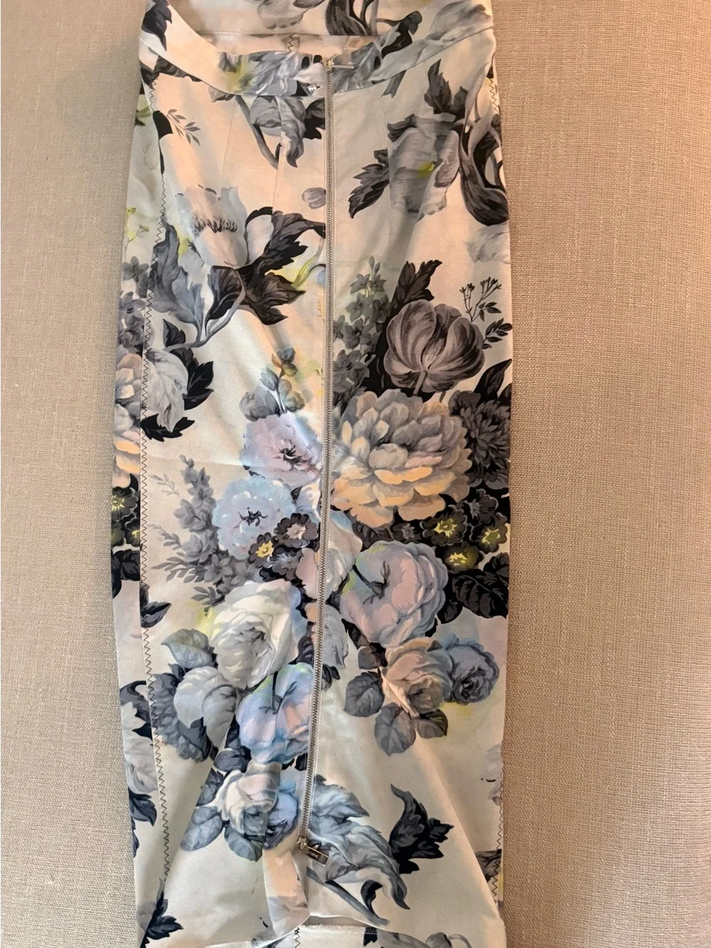 Sportmax Floral Pencil Skirt in Cream, Gray and Soft Blue